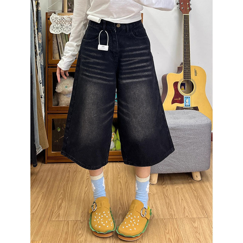 High-waisted Denim Capri Pants For Spring And Summer With A Retro Vibe